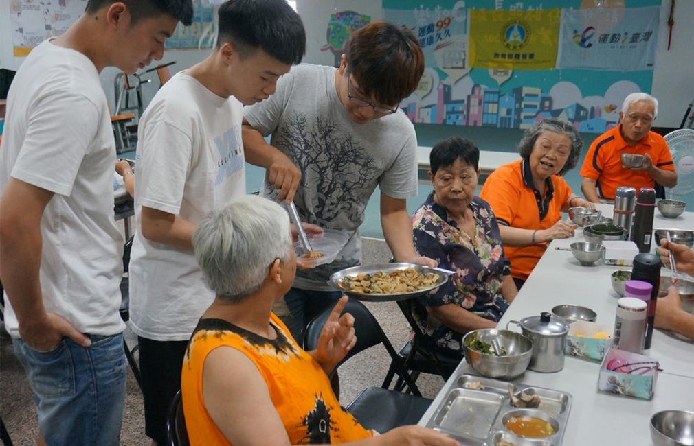 食科系學生研發高齡健康餐點