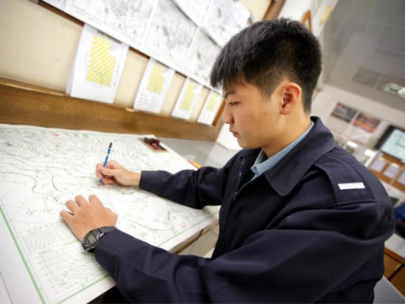 空軍二技班 畢業任官少尉 起薪48 990元 軍警考情 大學問 升大學找大學問