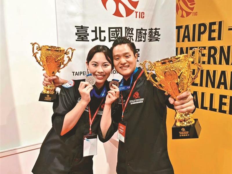 佛大蔬食系 國際廚藝賽獲銀、銅牌