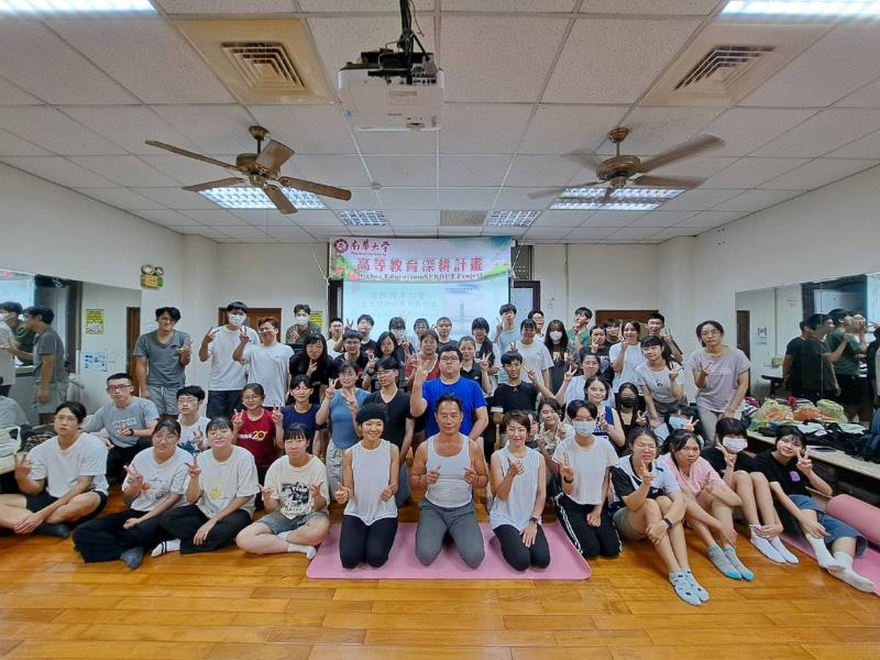 南華大學以自然瑜珈課程引領身心平衡　培養學生覺察力