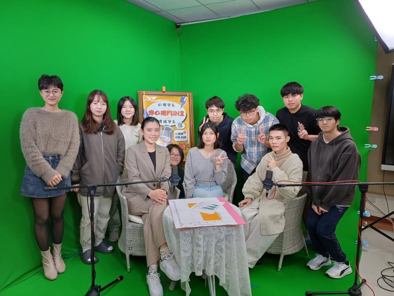 佛大傳播系與心理系跨域教學實踐　首創心理科普Podcast影音創作
